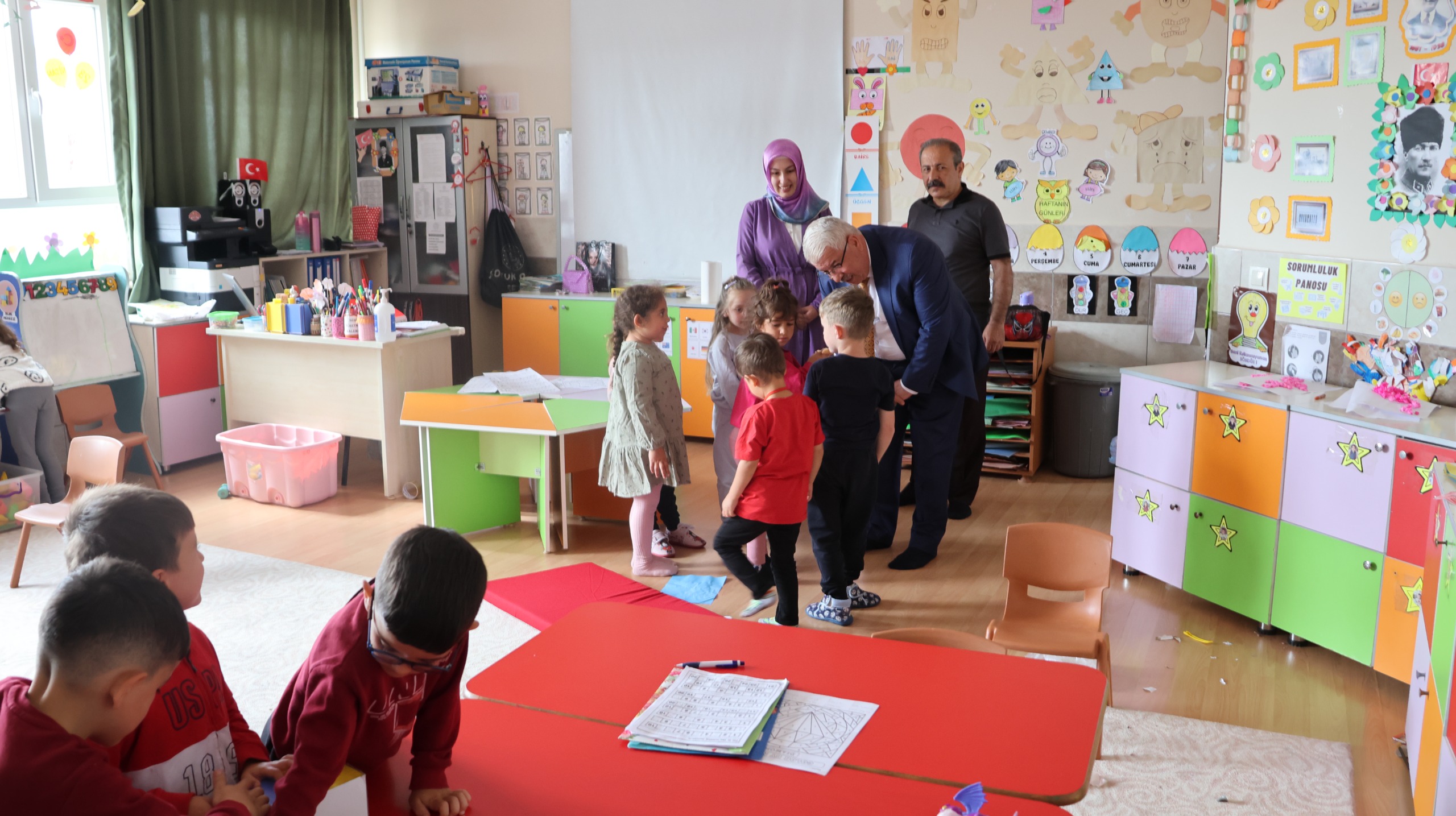 İL MİLLİ EĞİTİM MÜDÜRÜ YUSUF YAZICI, ÖĞRENCİLERİN OKULLARINA MİSAFİR OLDU